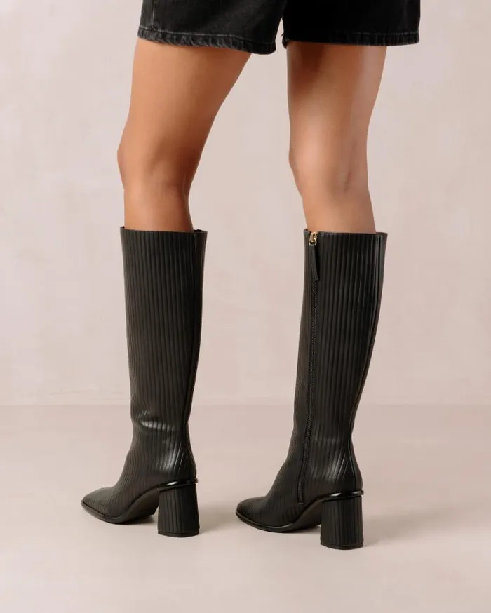 ALOHAS Boots Women East Pleated Black