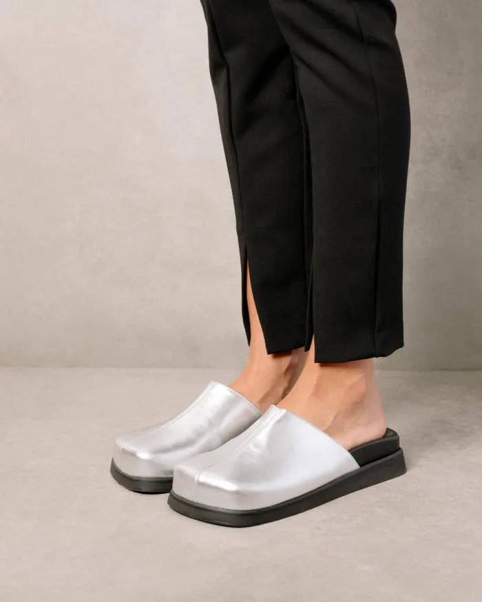 ALOHAS Clogs Women Whiz Shimmer 8211 Silver Leather Mules