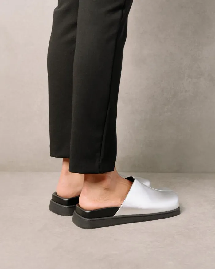 ALOHAS Clogs Women Whiz Shimmer 8211 Silver Leather Mules