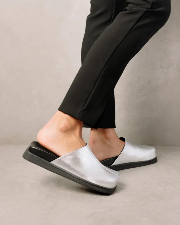 ALOHAS Clogs Women Whiz Shimmer 8211 Silver Leather Mules