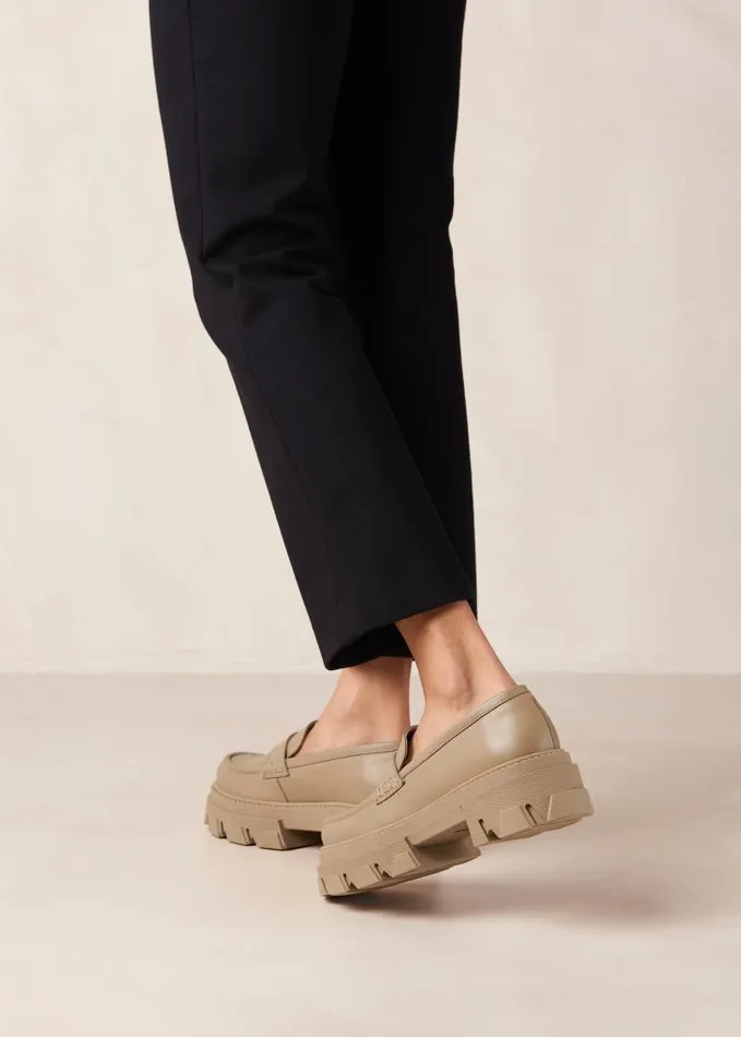 ALOHAS Loafers Women Trailblazer 8211 Beige Chunky Loafers