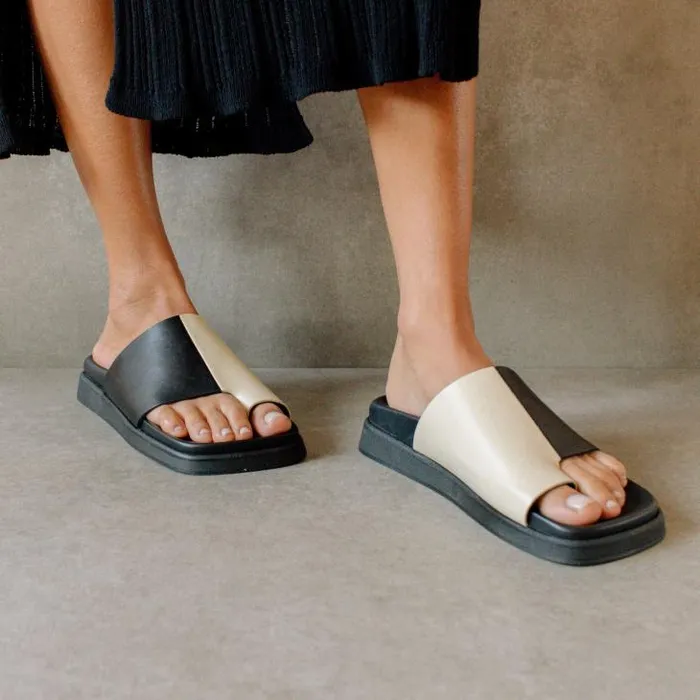 ALOHAS Mules Women Toe Ring Flop 8211 Black And White Leather Sandals