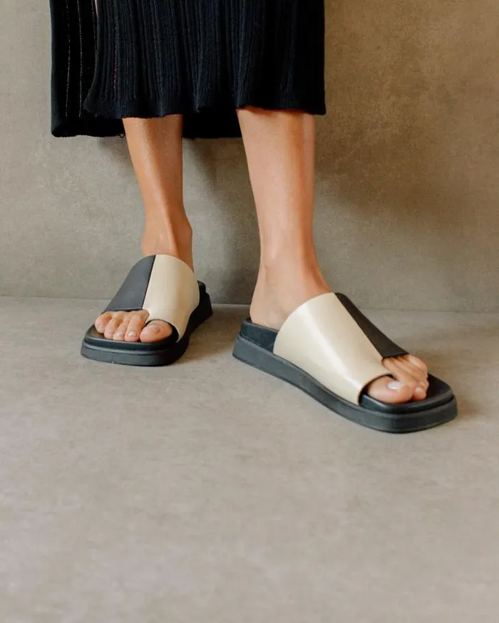 ALOHAS Mules Women Toe Ring Flop 8211 Black And White Leather Sandals