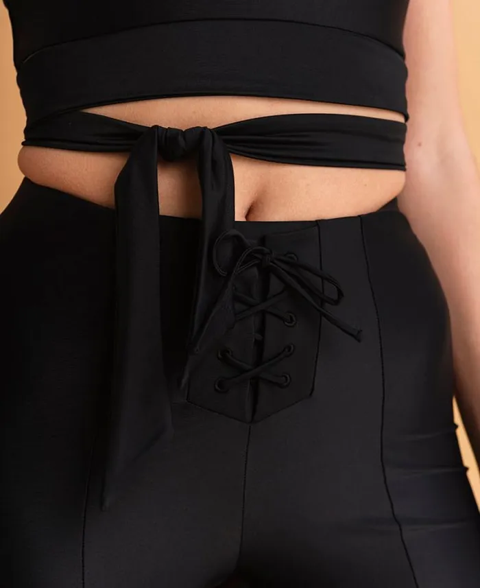ALOHAS Sportswear Women Petit Cross 8211 Black Shorts