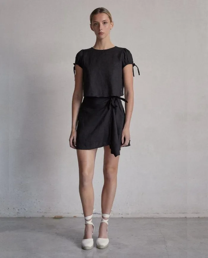 ALOHAS Tops Women Dreamland 8211 Black Linen Top