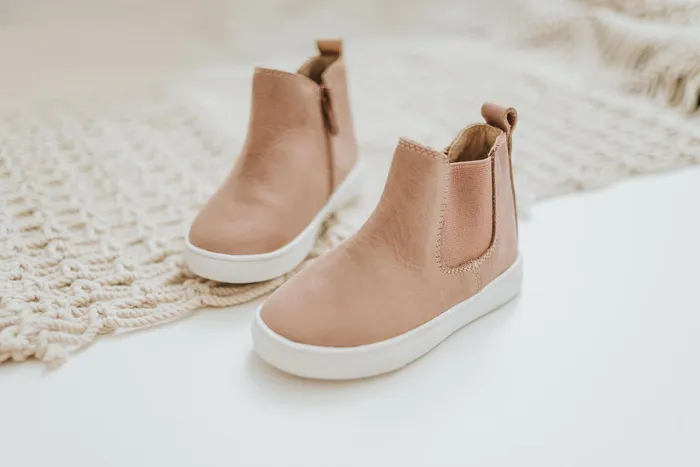 Baby Nisolo Baby Toddler and Kids Shoes Hard Sole Waxed Leather Chelsea Boot Antelope Pink
