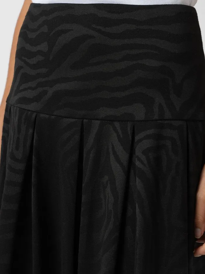 Everly Pleated Skirt 8211 Black Zebra Black Zebra Women Saint And Sofia Skirts