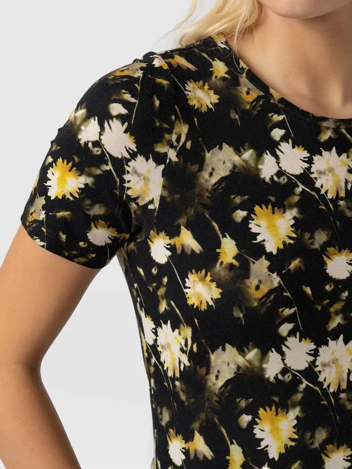 Greenwich Dress Short Sleeve 8211 Black Daisy Floral Black Daisy Floral Women Saint And Sofia Dresses