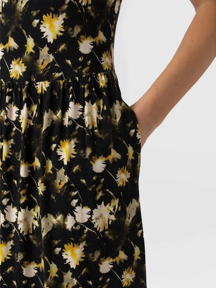 Greenwich Dress Short Sleeve 8211 Black Daisy Floral Black Daisy Floral Women Saint And Sofia Dresses