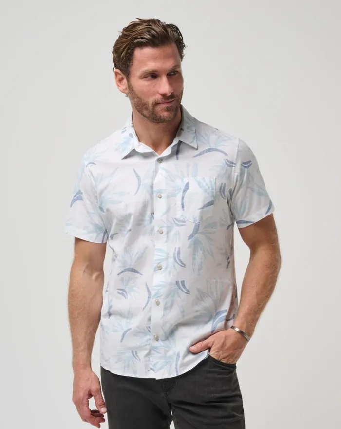 Men THE THICK OF IT BUTTONUP Whitequiet Harbor TravisMathew ButtonUps