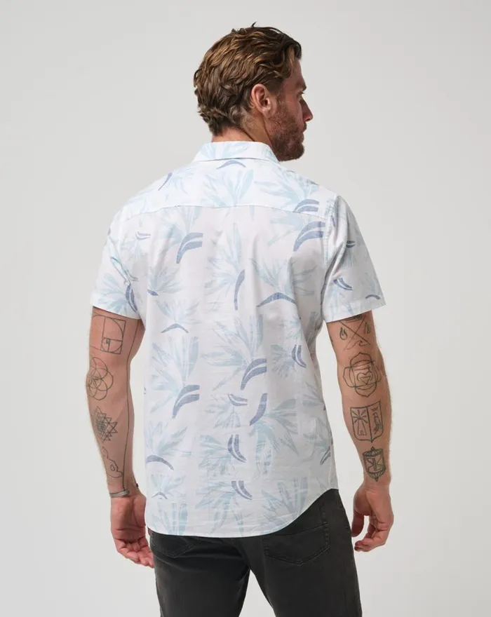Men THE THICK OF IT BUTTONUP Whitequiet Harbor TravisMathew ButtonUps