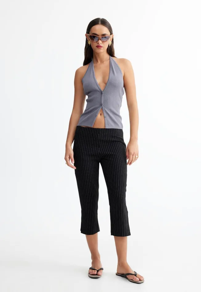 Pants Women Lioness Fashion LEO CAPRI Onyx Pinstripe