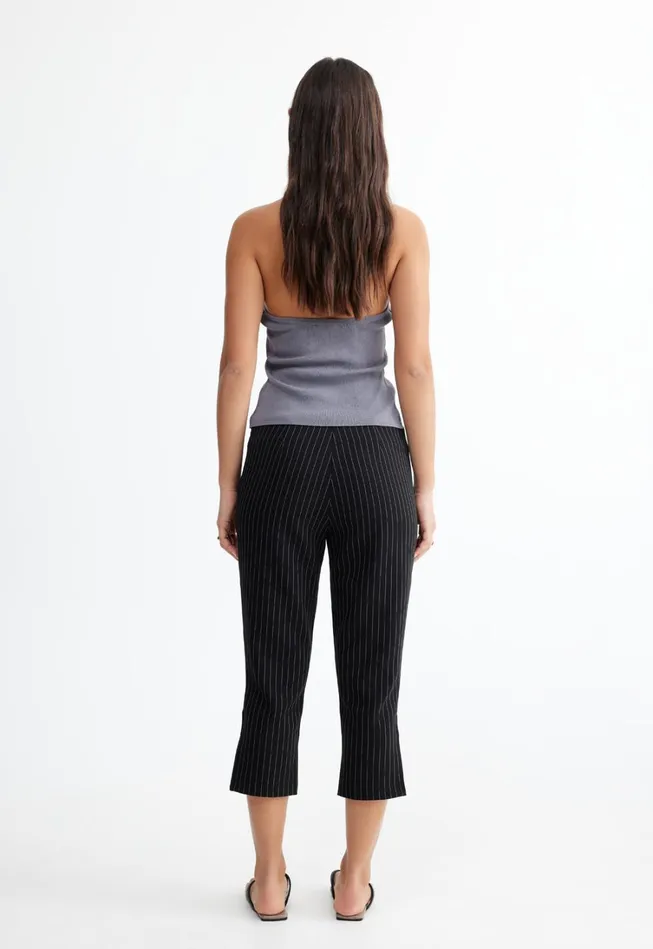 Pants Women Lioness Fashion LEO CAPRI Onyx Pinstripe Pants Women Lioness Fashion LEO CAPRI Onyx Pinstripe