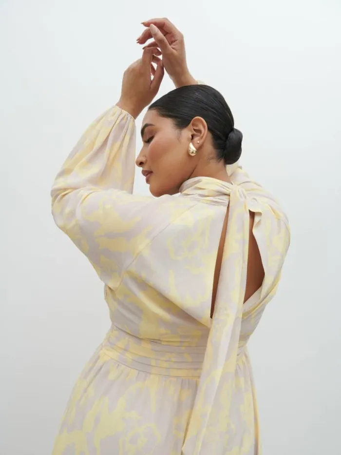 Pretty Lavish Curve Women Steph Keyhole Maxi Dress Curve Lemon And Beige Floral