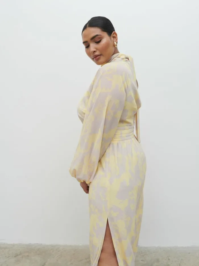 Pretty Lavish Curve Women Steph Keyhole Maxi Dress Curve Lemon And Beige Floral