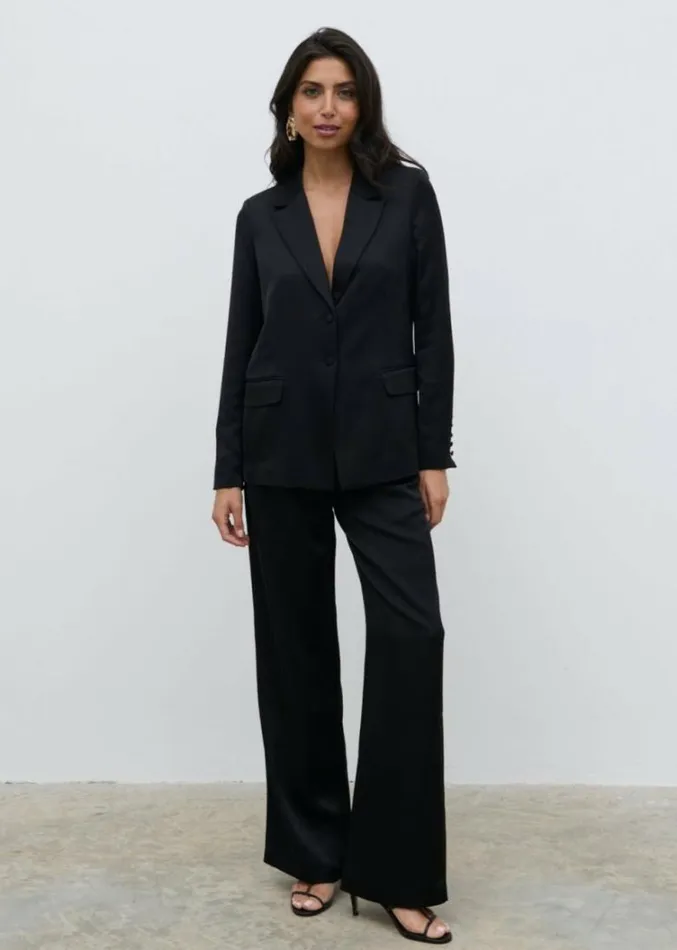 Pretty Lavish Outerwear Women Callie Satin Blazer Black