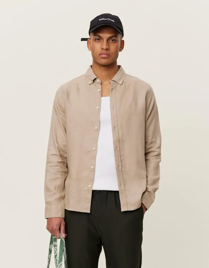 ShirtsOvershirts Men Les Deux Kristian Linen BD Shirt 8211 Dark Sand