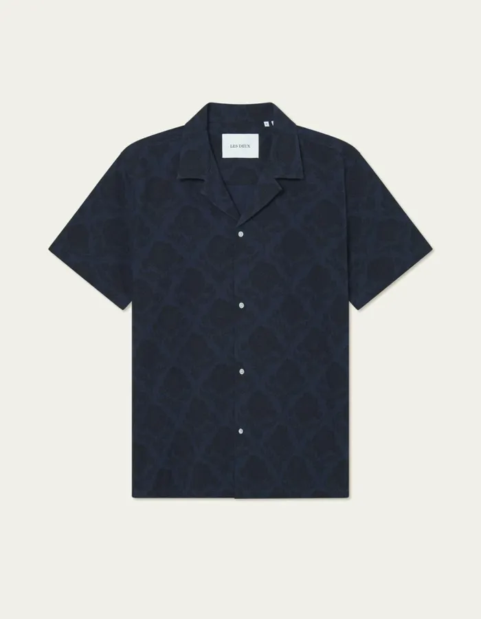 ShirtsOvershirts Men Les Deux Lesley Flower Tile AOP SS Shirt 8211 NavyDark Navy