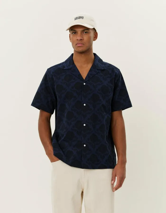 ShirtsOvershirts Men Les Deux Lesley Flower Tile AOP SS Shirt 8211 NavyDark Navy