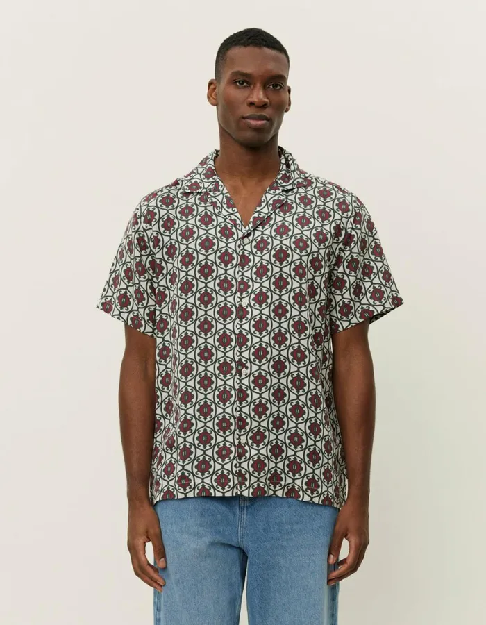 ShirtsOvershirts Men Les Deux Ornament Tencel SS Shirt 8211 IvoryChive Green