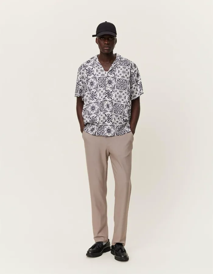 ShirtsOvershirts Men Les Deux Tiles AOP SS Shirt 8211 WhiteBlack