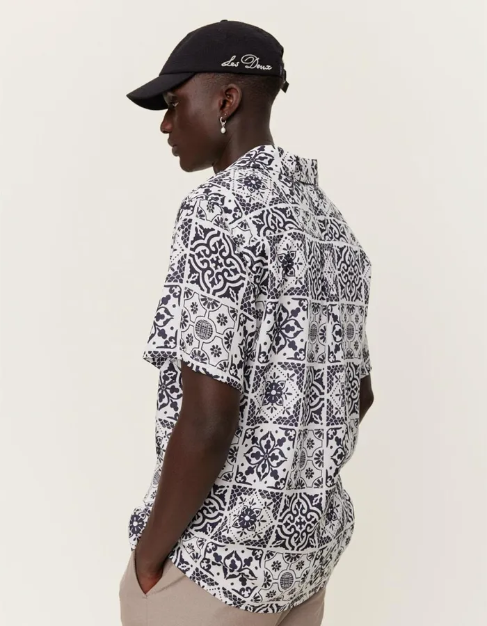 ShirtsOvershirts Men Les Deux Tiles AOP SS Shirt 8211 WhiteBlack