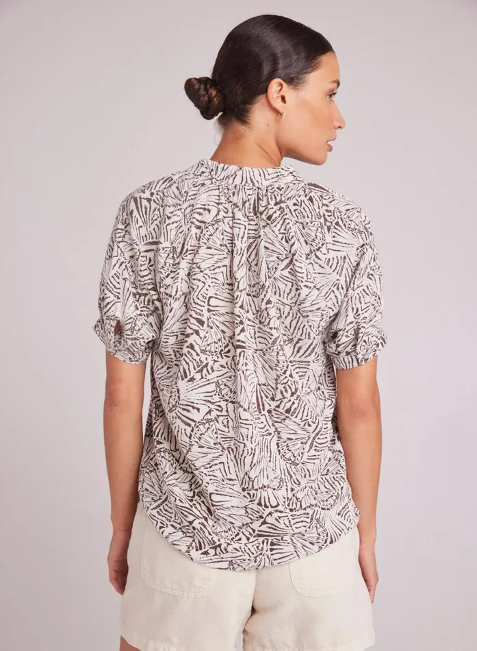 Short Sleeve Shirred Raglan Shirt 8211 Papillon Print Women Bella Dahl Short Sleeve Short Sleeve Shirred Raglan Shirt 8211 Papillon Print Women Bella Dahl Short Sleeve
