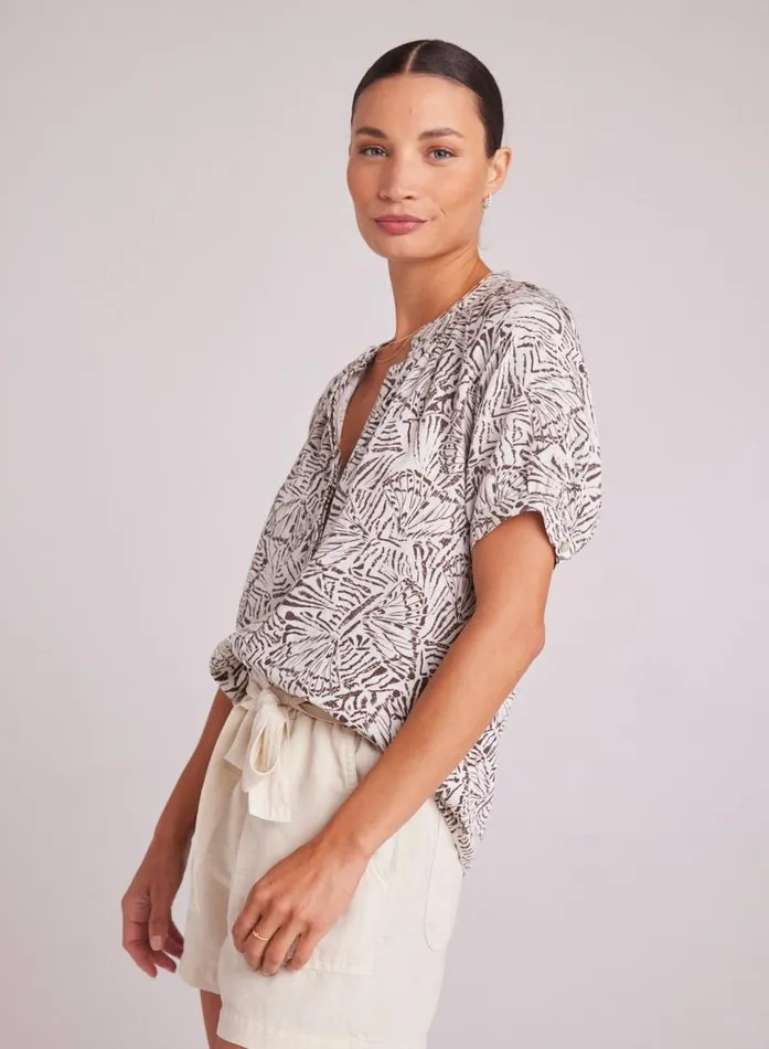 Short Sleeve Shirred Raglan Shirt 8211 Papillon Print Women Bella Dahl Short Sleeve Short Sleeve Shirred Raglan Shirt 8211 Papillon Print Women Bella Dahl Short Sleeve