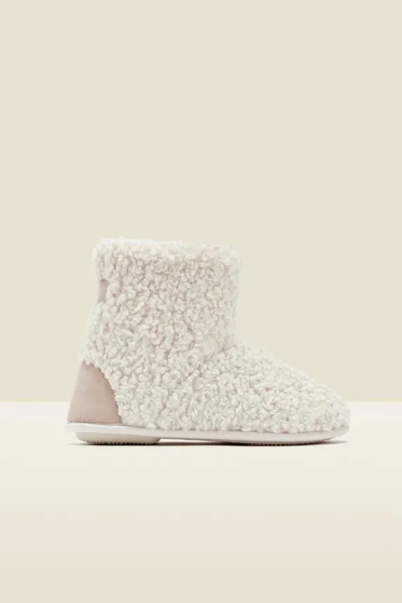 Sosandar Cream Curly Faux Fur Super Soft Boot Slippers Cream Women Slippers