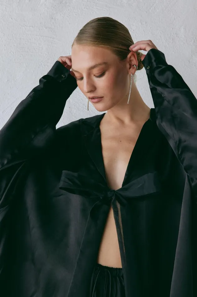 VRG GRL Long Sleeve Rae Satin Top Black 8211 Women VRG GRL Long Sleeve Rae Satin Top Black 8211 Women