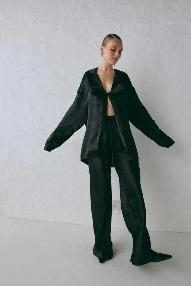 VRG GRL Long Sleeve Rae Satin Top Black 8211 Women VRG GRL Long Sleeve Rae Satin Top Black 8211 Women