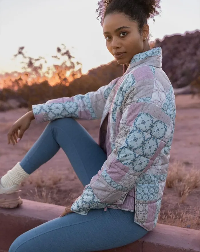 Women BOLD AND BLOOM JACKET Mauve Shadows Multi TravisMathew Jackets