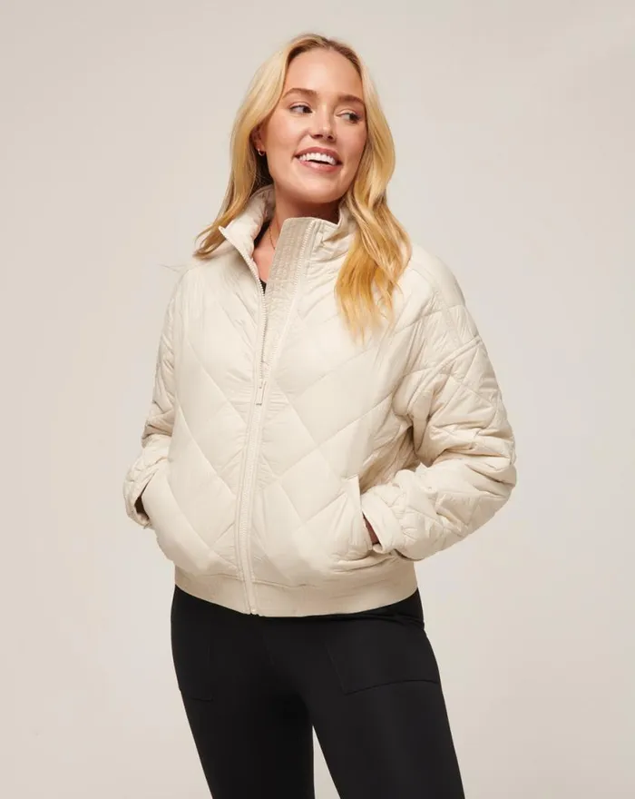 Women LIGHTS AT NIGHT QUILTED JACKET Pumice Stone TravisMathew Jackets