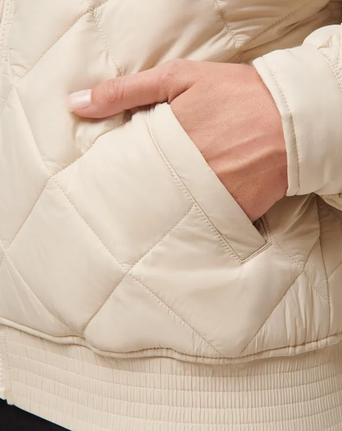 Women LIGHTS AT NIGHT QUILTED JACKET Pumice Stone TravisMathew Jackets