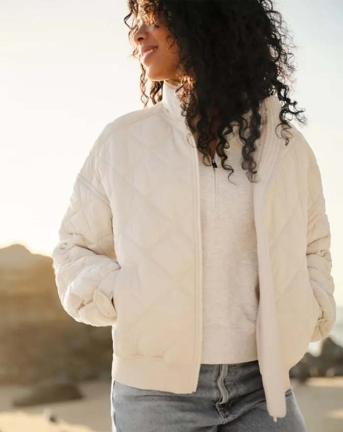 Women LIGHTS AT NIGHT QUILTED JACKET Pumice Stone TravisMathew Jackets