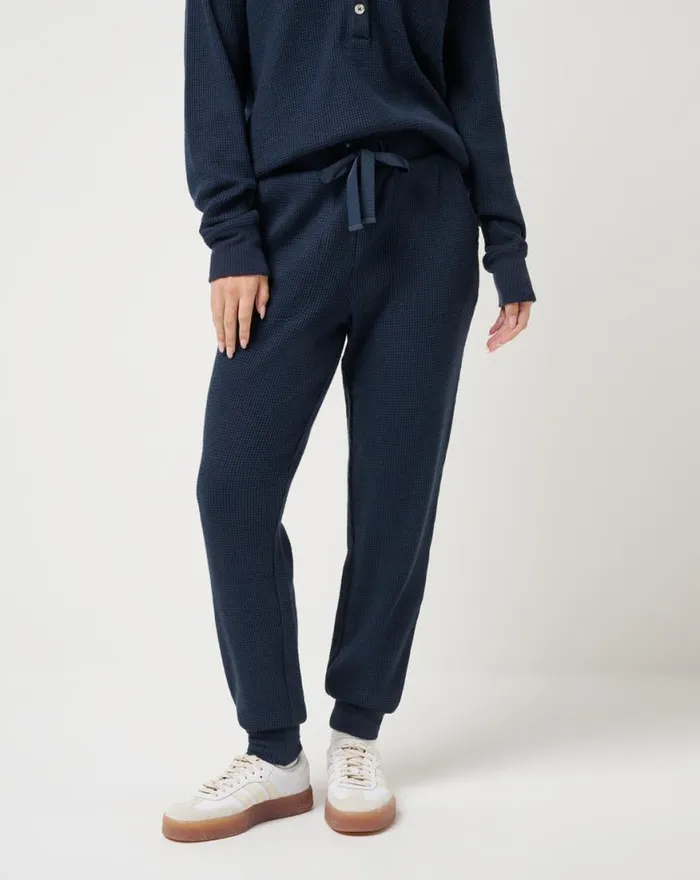 Women LONG WEEKEND JOGGER Navy Blazer TravisMathew Pants