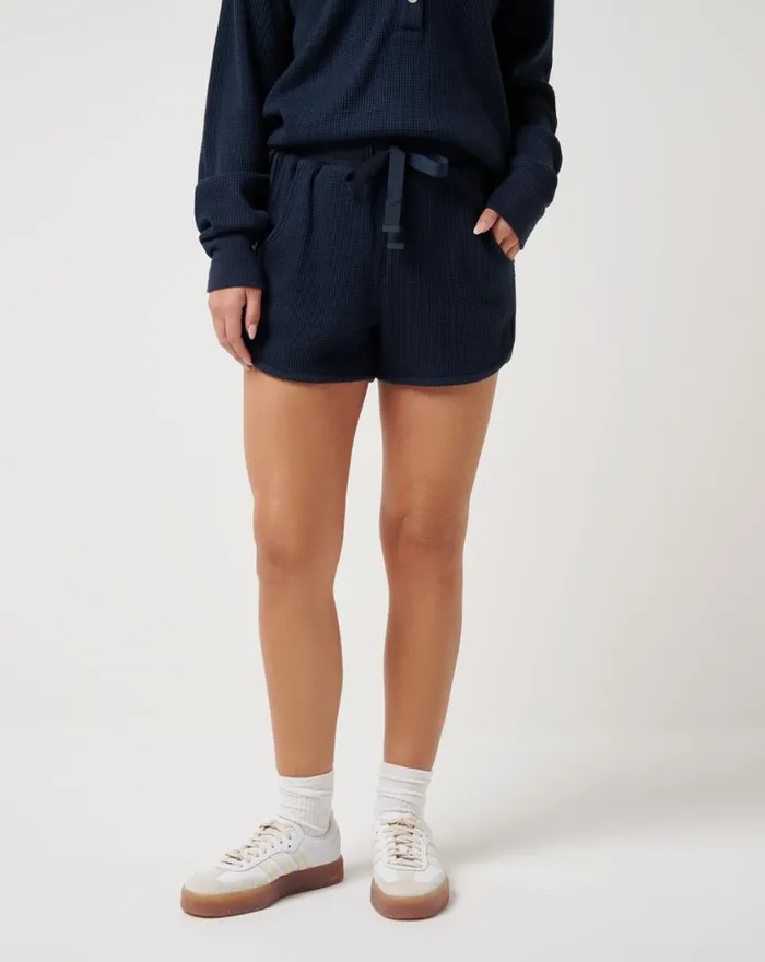 Women LONG WEEKEND SHORT Navy Blazer TravisMathew Shorts