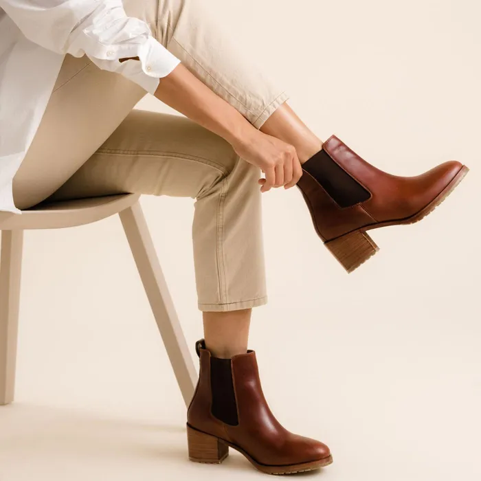Women Nisolo Boots Ana GoTo Heeled Chelsea Boot Auburn