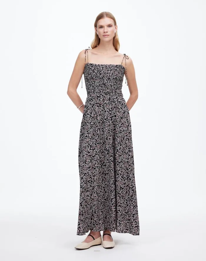 Women Smocked TieStrap Midi Dress In Floral Daisy Black Ground Madewell Dresses