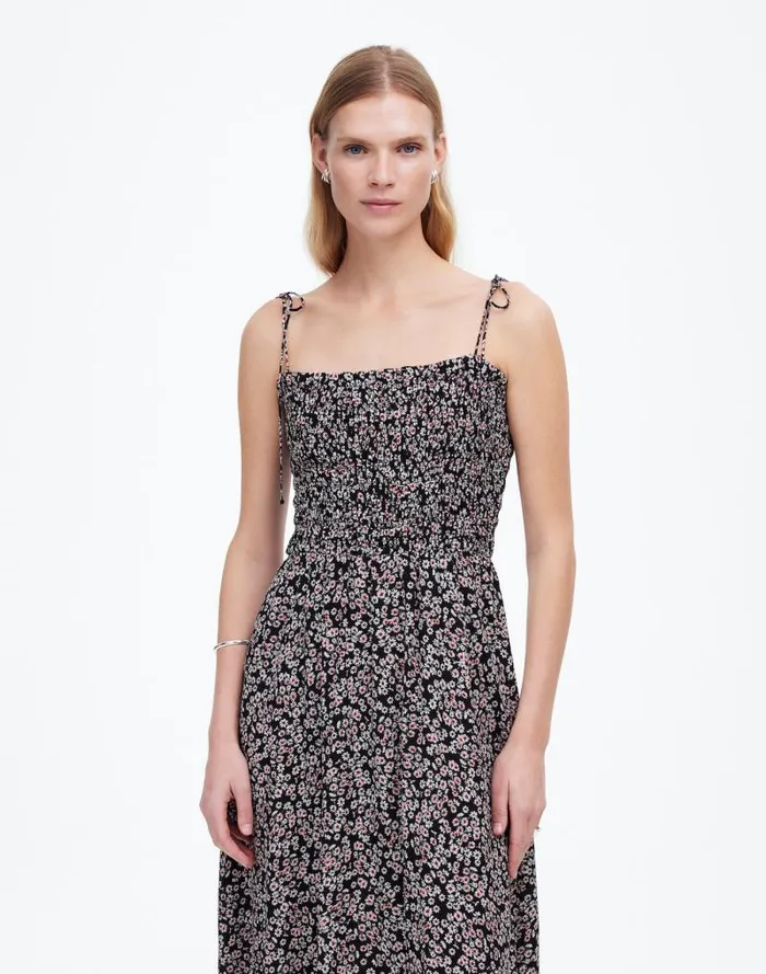 Women Smocked TieStrap Midi Dress In Floral Daisy Black Ground Madewell Dresses